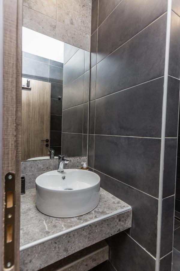 Raise Athens Metro Apartments エクステリア 写真